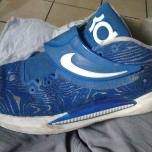 NIKE STROBEL 14 KD TENNIS SHOES